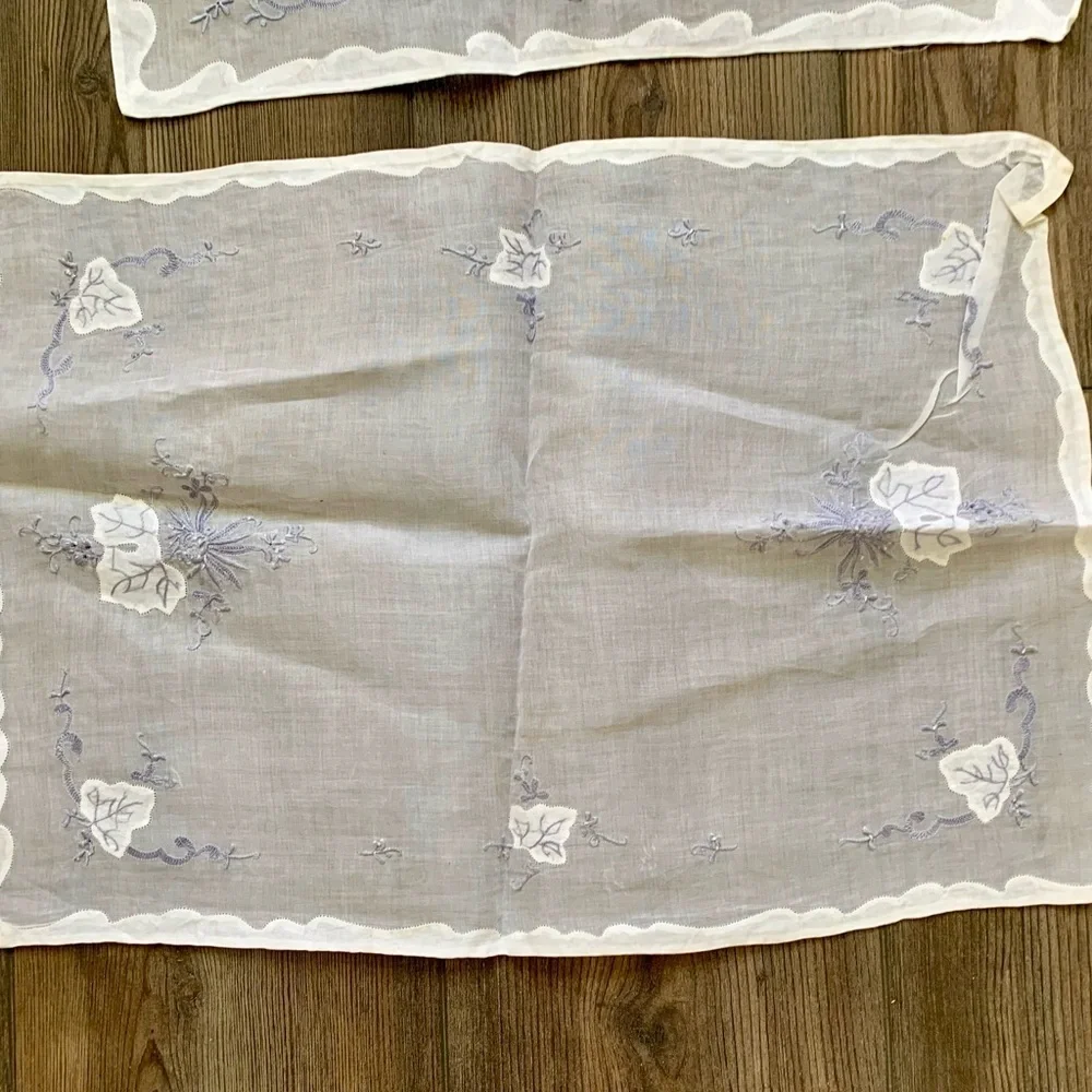 The Elegant Placemats And Runner Set